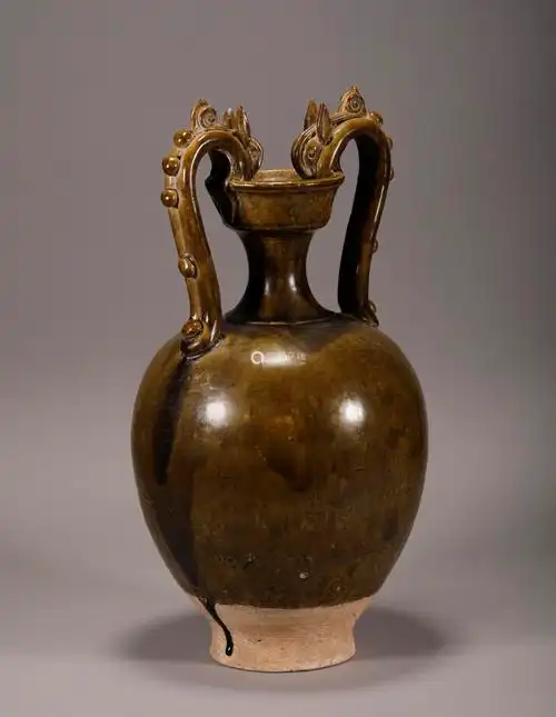 唐代酱釉双龙首瓶