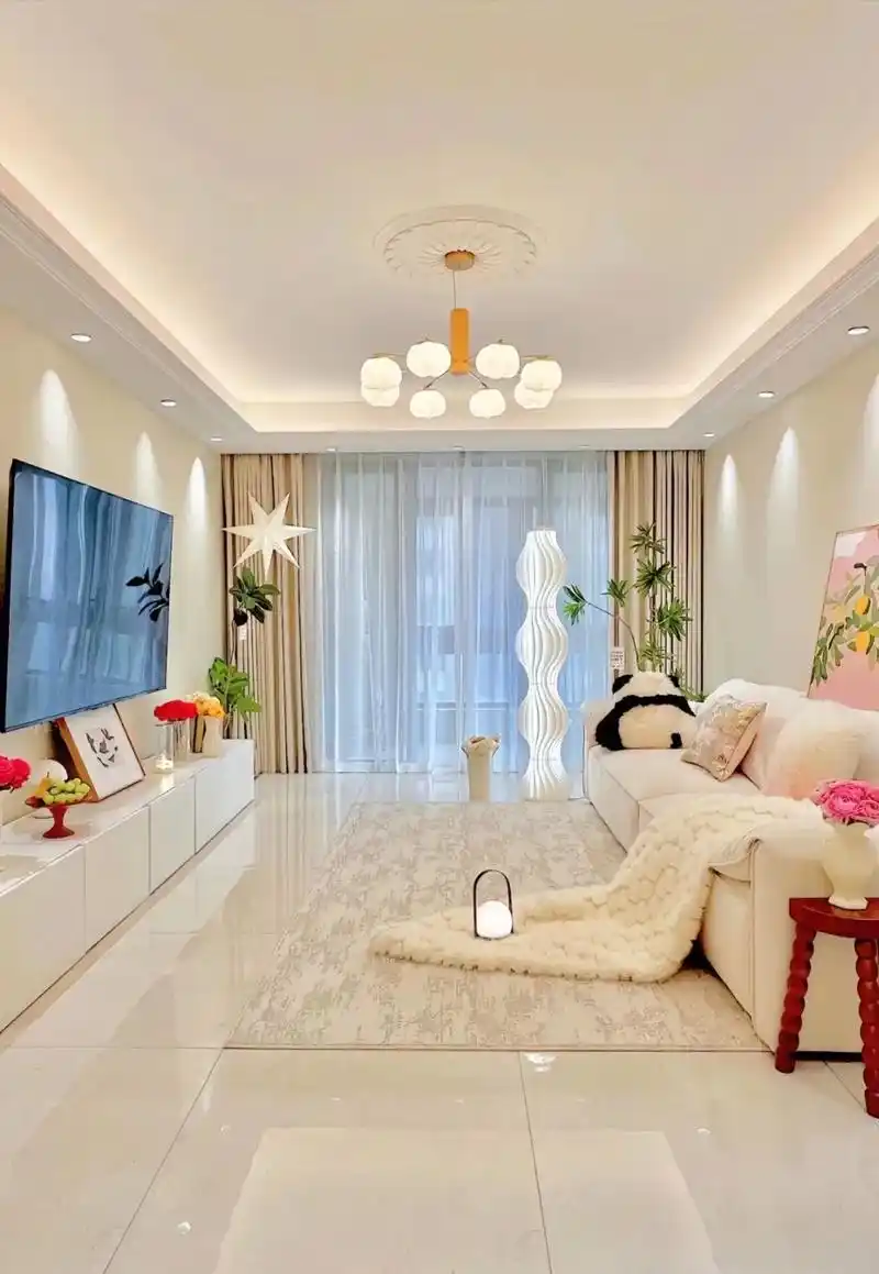 小户型现代奶油家装风格,套内98平的小家简约又温馨,客厅地面 - 抖音