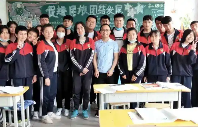 通过黄涛和高三物理组老师的共同努力,伽师四中在2020年7月高考学生