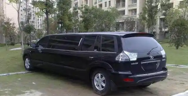 又一款国产礼宾车加长江淮瑞鹰现身合肥车长62米