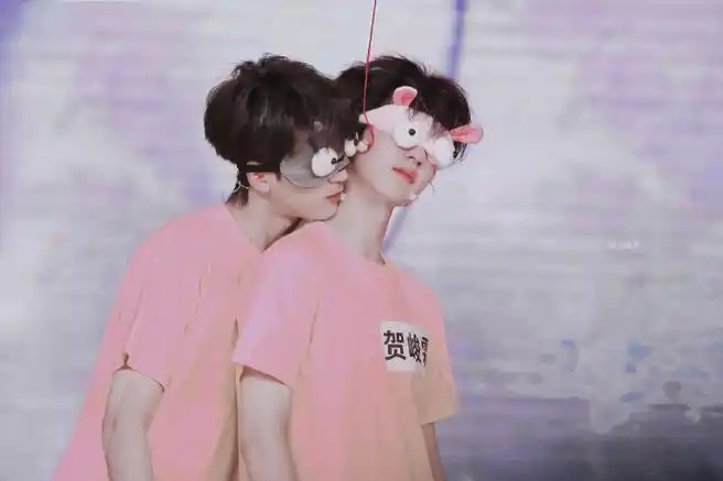 严浩翔贺峻霖和乐队合作好治愈##时代少年团粉丝见面会