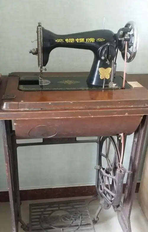 最后一个用来煲汤真香|缝纫机|蜂窝煤|脸盆架|鸡毛掸子_网易订阅