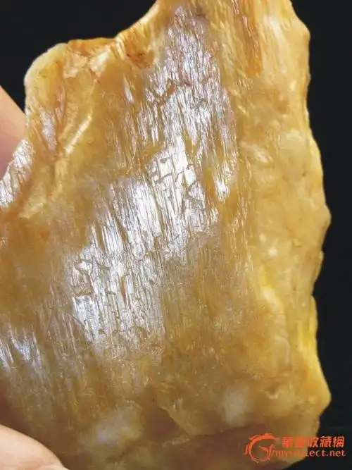 昌化田黄原石(带皮,带丝)——146.2克