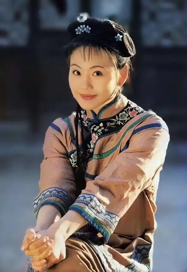 《还珠格格》柳红生活近照,43岁依然颜值在线,阳光灿烂风韵犹存|陈莹