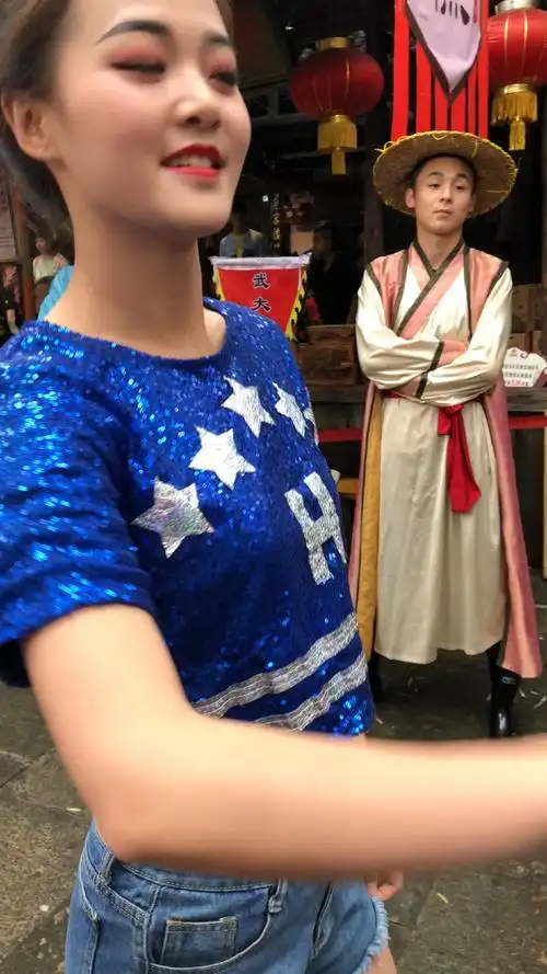 宋城旅游景区演出,网红小白,都说你火!给你来个特写.