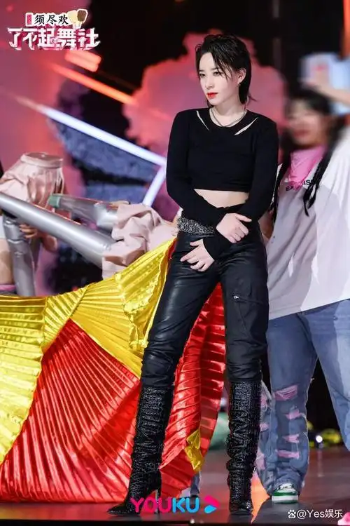 舞社》第二季李斯丹妮穿高跟鞋跳辣妹舞 程潇惊艳全场