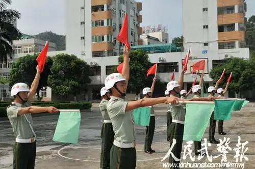 旗语训练    图片来源:人民武警报