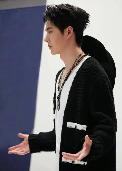 王一博街舞5毛衣造型花絮照##王一博这就是街舞5最新花絮照