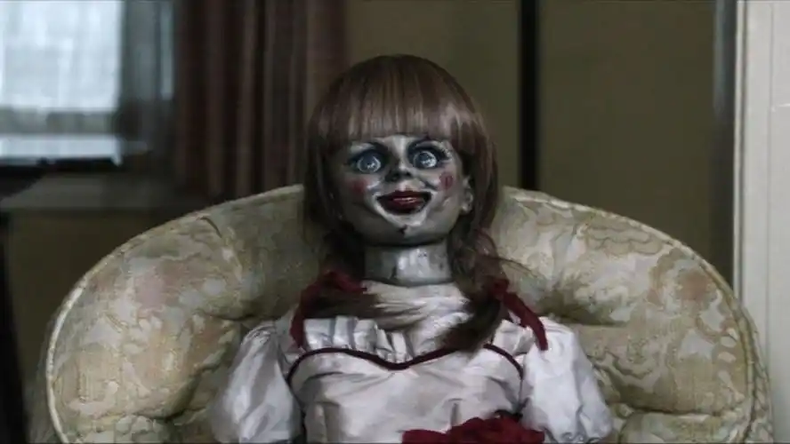1/3>恐怖片的泰斗安娜贝尔,一个聚恶魔于一身的洋娃娃!