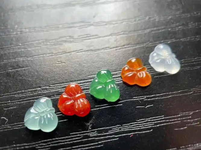 翡翠冰种五彩蝴蝶结套装880米