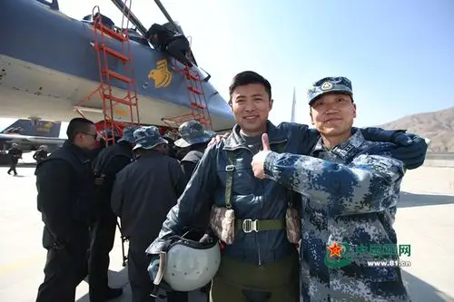 西部战区空军:首次高原投放某型炸弹成功