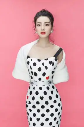 刘萱萱爆明星开始高危 制片拷阴阳合同防身