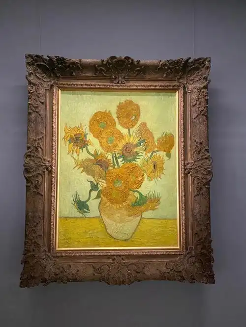 梵高的向日葵真迹,取完资料两人直奔美术馆9369♀150607