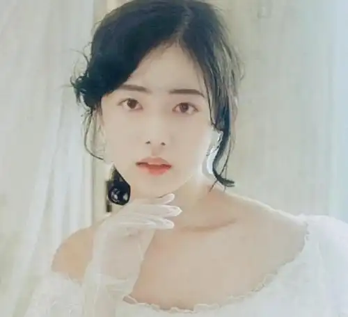 同样都是女装,王一博迷人,肖战端庄典雅