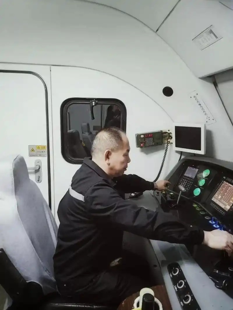 绿皮火车故事会:远方除了遥远真的一无所有吗?