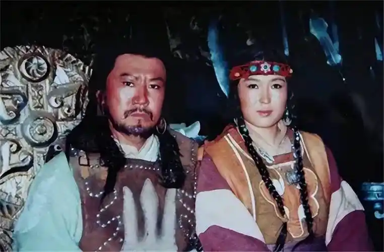 成吉思汗妻子被抢走,九个月后救回已有身孕,成吉思汗:是我的种_铁木真