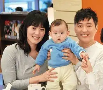 请点击此处输入图片描述请点击此处输入图片描述如今,李志希娶妻生子