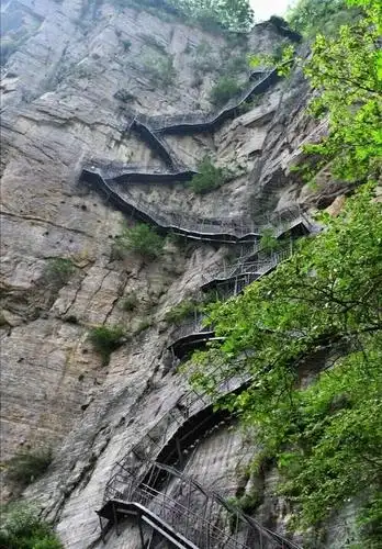 天梯是郭亮村人的必经之路.