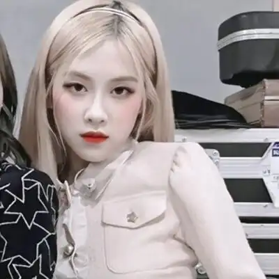 朴彩英和lisa闺头