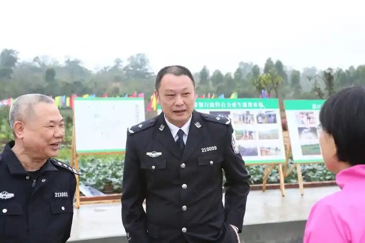 杨国光副局长,指挥中心陈天耀主任分享大家的喜悦.