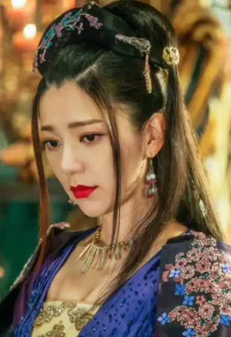 《媚者无疆》30岁郭雪芙令人惊艳,40岁的她一出场,别有一番风味