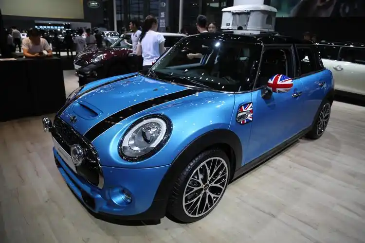 宝马mini cooper s五门版,28万级别精品车实拍!