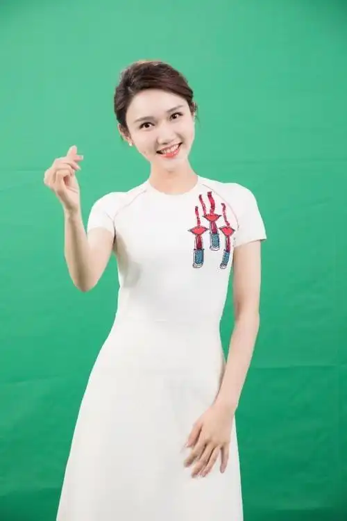 漂亮女孩有印象,大概得有是五六年前的cctv2早晨的第一时间,女主持两