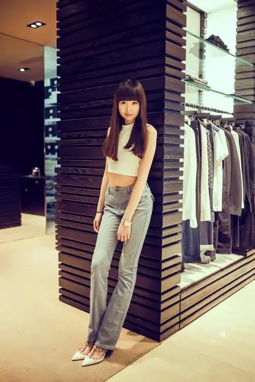 珠海13岁女孩时尚大片逆天腿长115cm