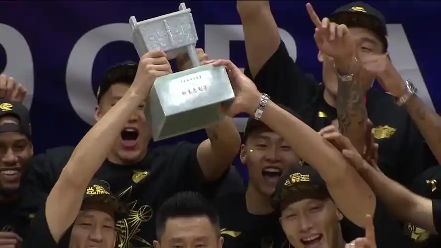 通往传奇之路历经艰辛纪录片致敬广东加冕第十次cba总冠军广东宏远