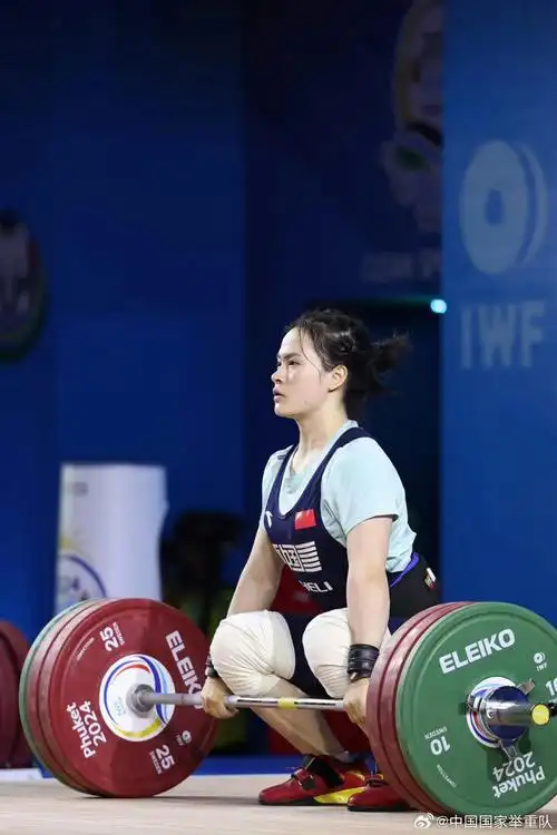 2金1银罗诗芳破女子59公斤级世界纪录浙江举重小将裴鑫依摘铜