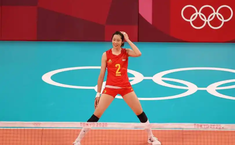 28岁朱婷恋爱曝光陪同治疗游玩,晚间22时男方做出回应,不该犯错_男友