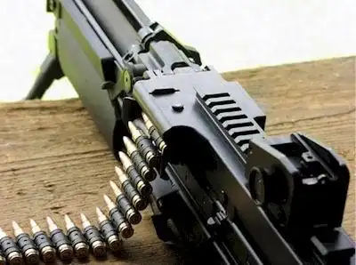 mg43的枪托向左折叠,不影响操作扳机.