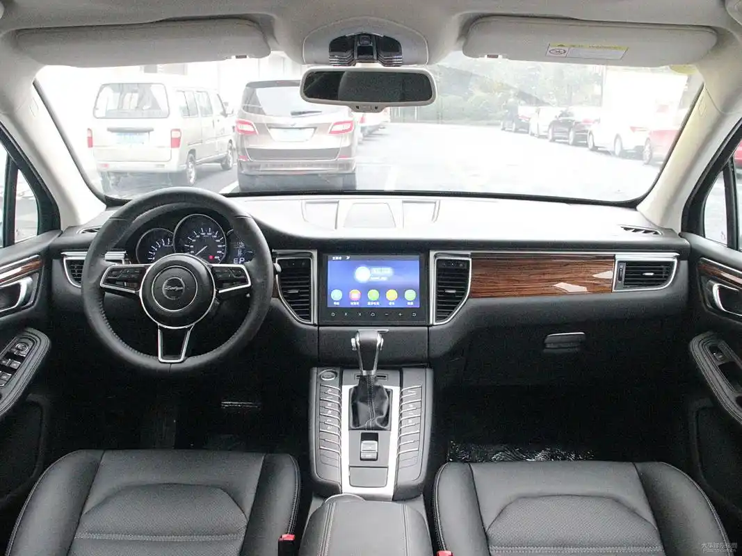 瓦特纳白众泰sr9中控内饰图片