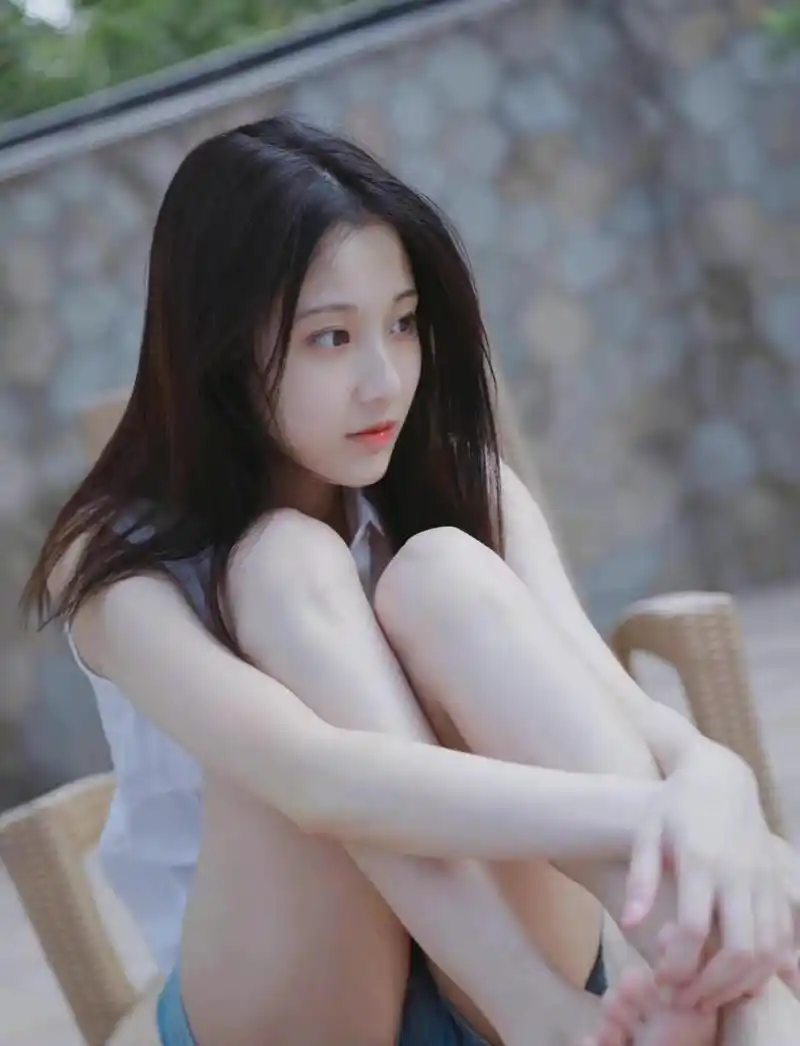 张慧雯泳池边美拍,这颜值绝了,肤白貌美,清纯可人