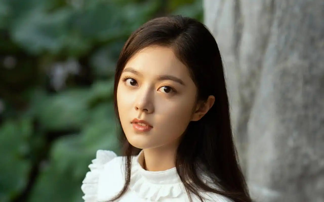 赵今麦清新温婉写真桌面壁纸