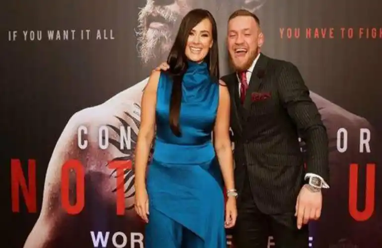 巨石强森的老婆隆达罗西他老婆到底是谁原来有两段婚姻