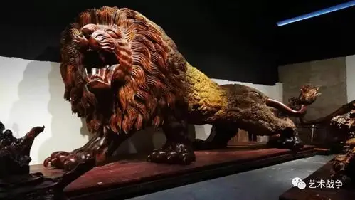 美女创作10米巨型狮子根雕每个卖几百万元