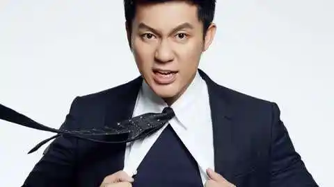 李晨范冰冰分手后打篮球素颜照爆出有点憔悴像大叔