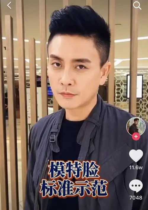 四十岁黄宗泽酷爱背头头型两边铲光很清新尽显轻熟酷帅感