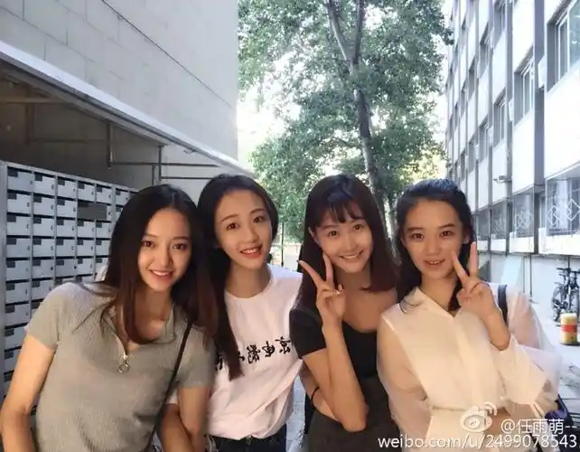 寝室生活;室友;自拍;美女  说两句 相关阅读 关晓彤输了 大学室友晒