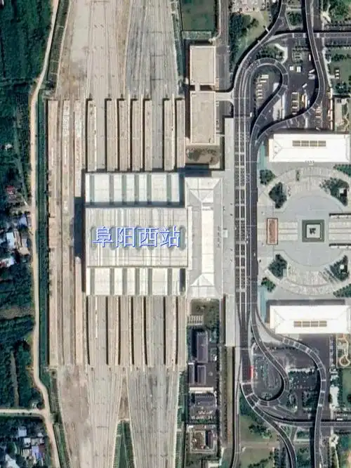 迟来的高铁弥补了阜阳不通高铁的历史,两条高铁线路交汇让阜阳从传统