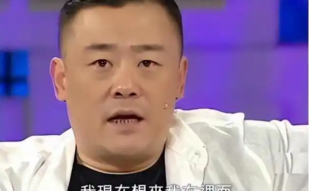 许多人都能清晰地回忆起周立波在舞台上"口若悬河"的那个形象.