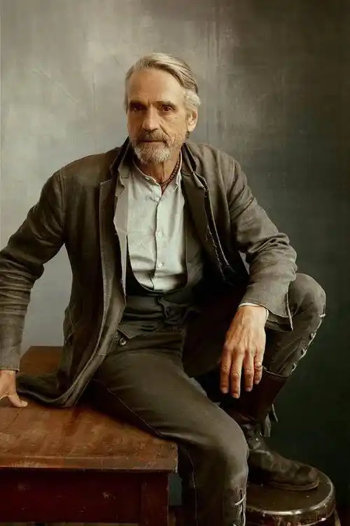 最强英音:jeremy irons 不用赶速度,娓娓道来的英音一样好听漂亮_发音