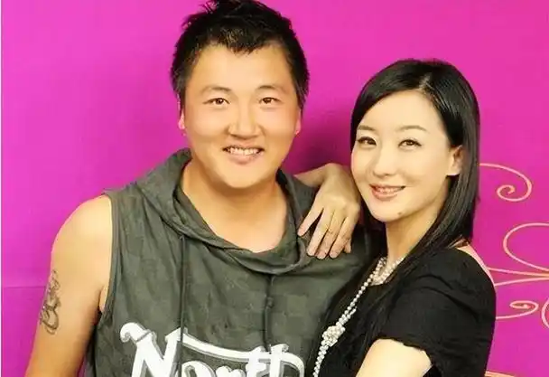 买红妹舍弃事业,全心投入家庭,孙楠则忙碌于演唱会与晚会.