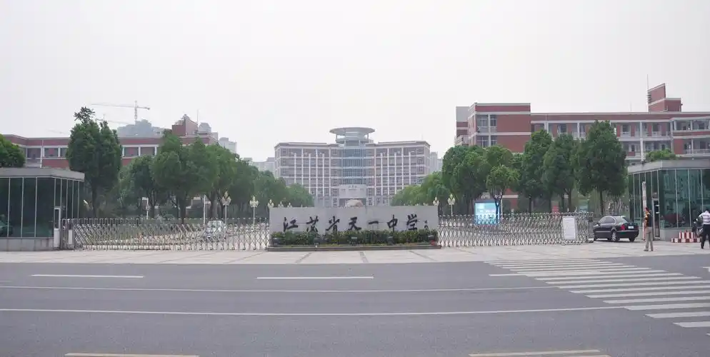 苏州荣高智能电动伸缩门荣高智能电动伸缩门江苏省天一中学