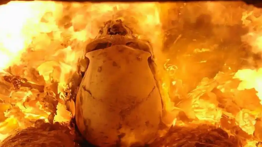 火葬场的尸油,火化师是如何处理的?网友:难以忍受!