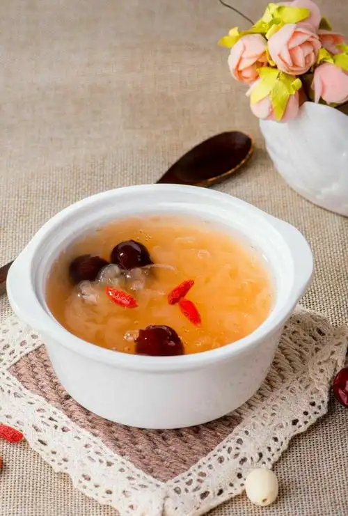 红枣枸杞银耳汤