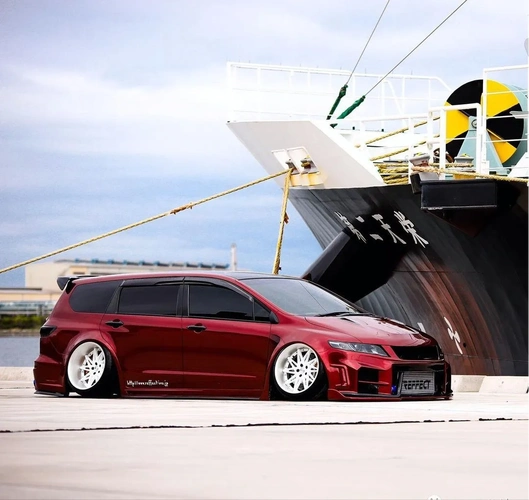 最帅气的宽体低趴mpv,本田奥德赛rb3改装