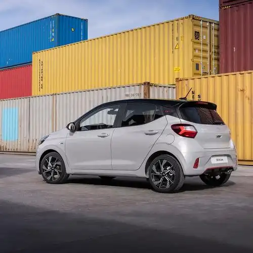 全新现代i10发布 时尚小巧的两厢车