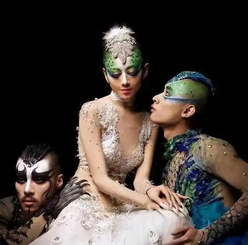 杨丽萍彩绘裸舞曝光,镜头下抢眼画面引热议